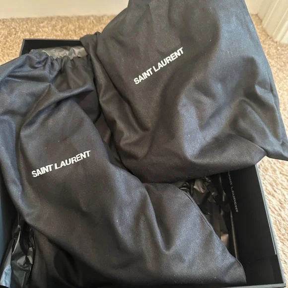 YSL OPYUM SANDALS IN CROCODILE-EMBOSSED LEATHER BLACK - Picture 9 of 10